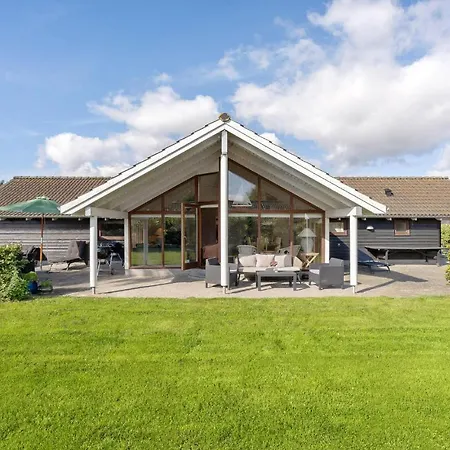 Holiday home Amazing In Vaeggerlose With Kitchen *