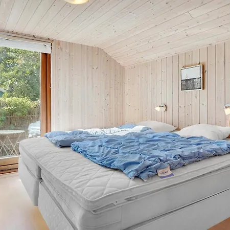 Amazing In Vaeggerlose With Kitchen Holiday home *