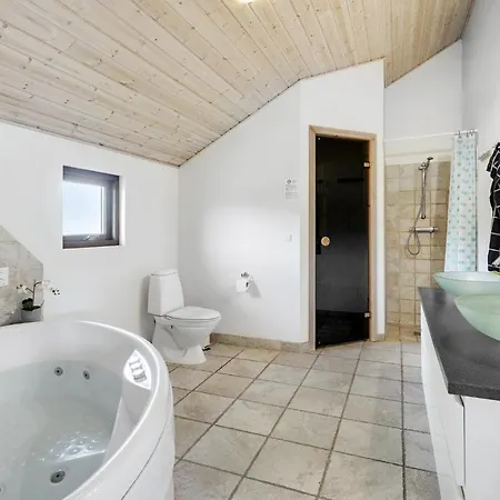 Stunning Home In Vaeggerlose With Sauna * Boto By